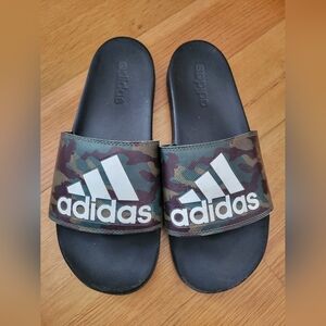 Mens size 9 Adidas slides